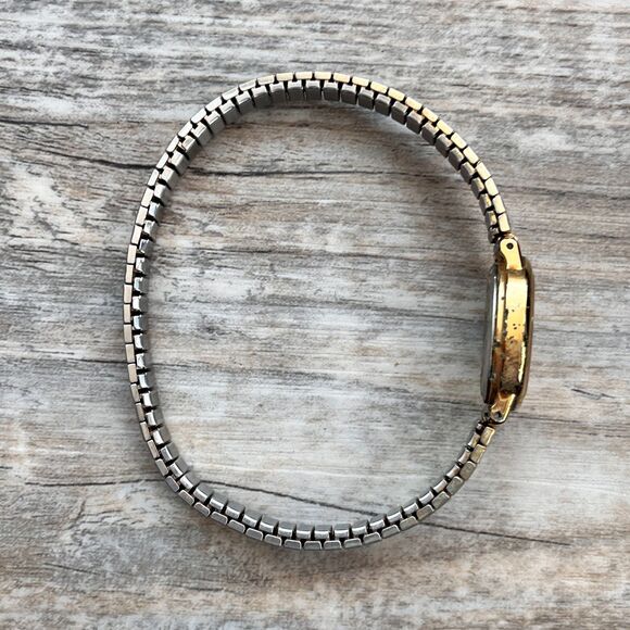 Vintage Timex Petite Gold Tone Stretch Band Quartz Watch Oval Face Antique Daint main image 4
